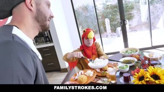 Versaute Familie fickt sich gegenseitig zum Thanksgiving